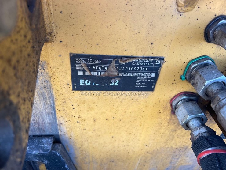 2017-caterpillar-ap-555f-image-29