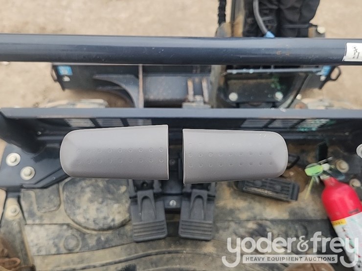 2021-deere-26g-image-28