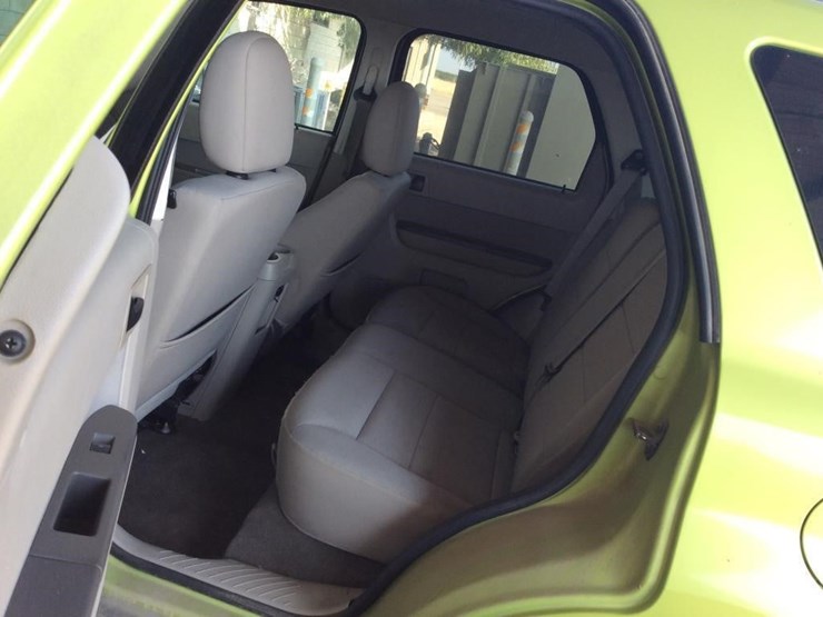 2011-ford-escape-image-7