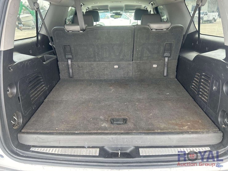 2019-chevrolet-suburban-image-33