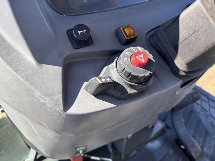 2019-kubota-mx5400-image-18