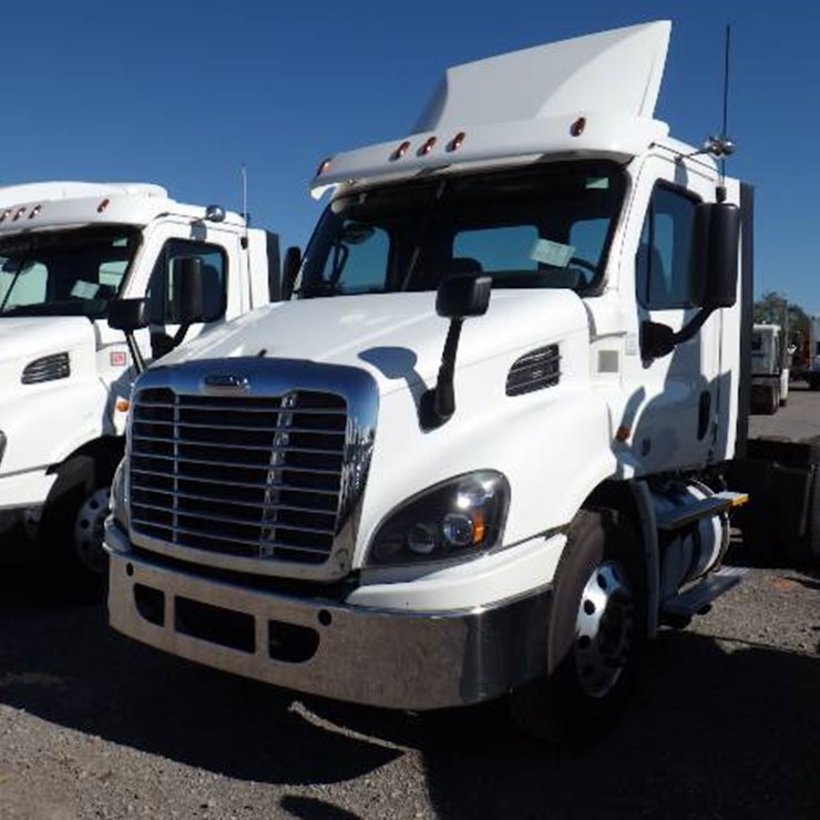 2017 FREIGHTLINER CASCADIA 113
