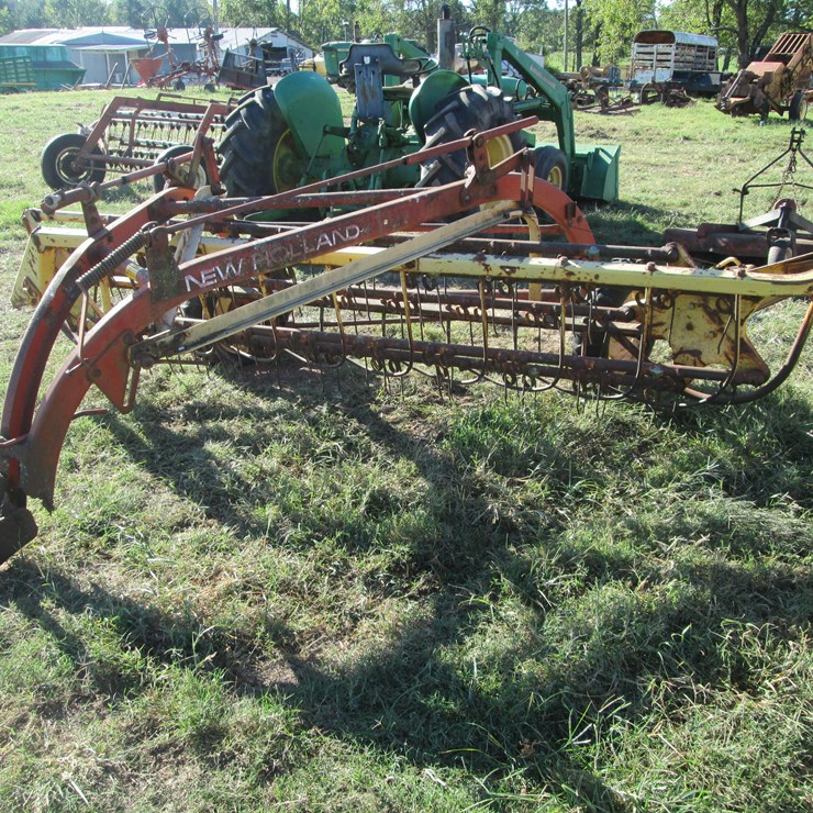 NEW HOLLAND 256