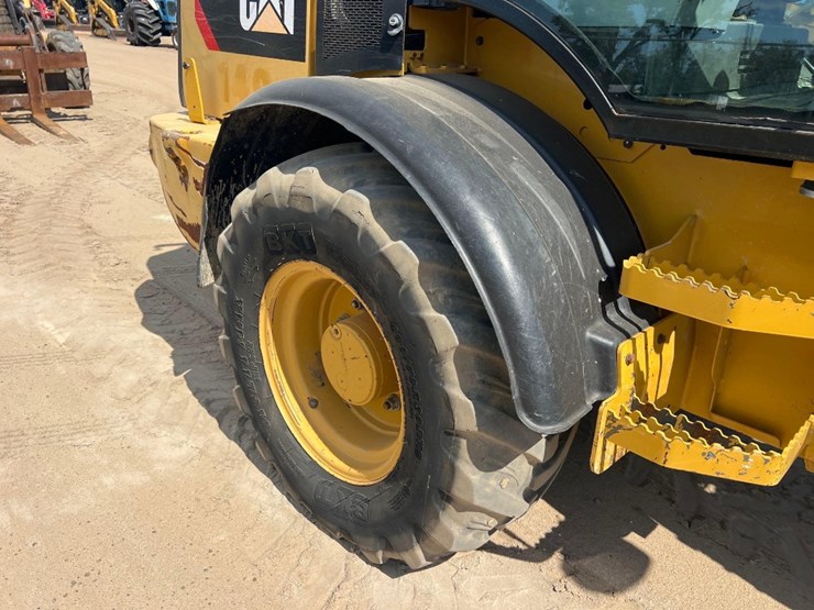 2019-caterpillar-908m-image-19