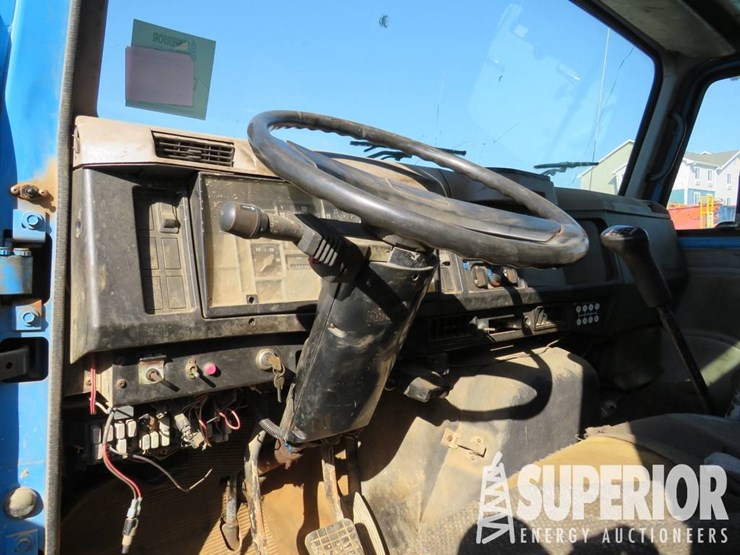 international-4900-image-7