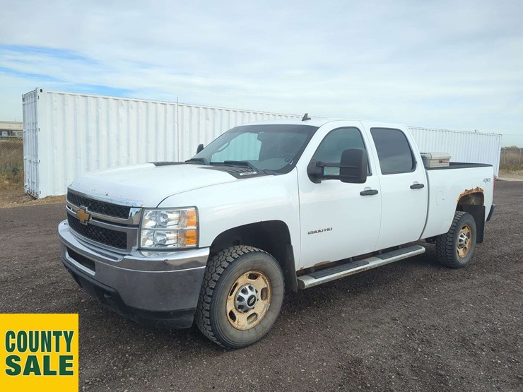 2013-chevrolet-silverado-2500hd-image-1