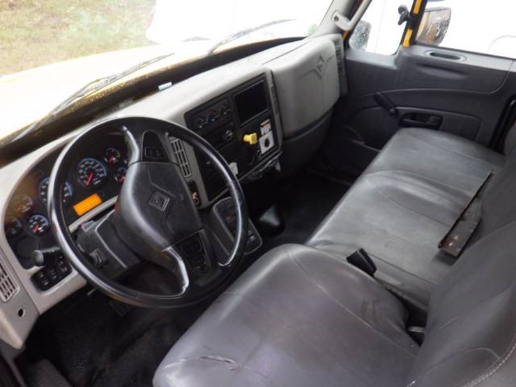 2018-international-durastar-4300-image-9