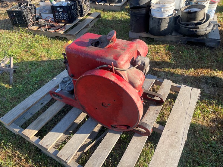 #5073-•-mccormick-hit-and-miss-engine-image-2