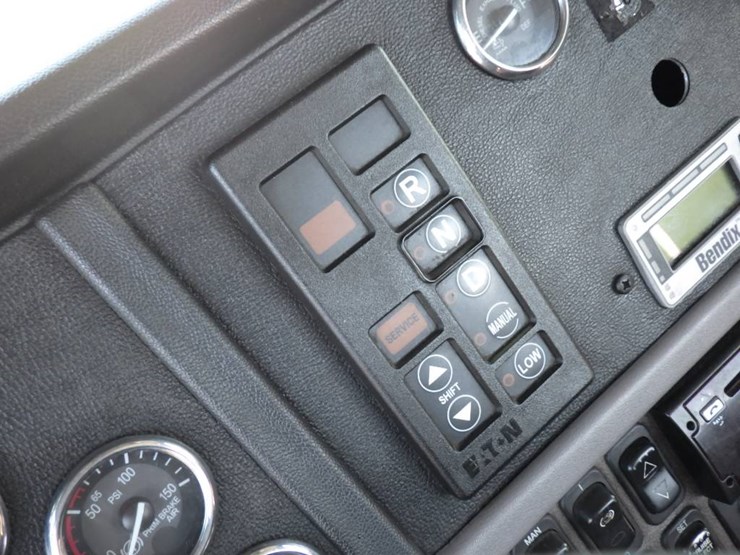 2020-peterbilt-389-image-9