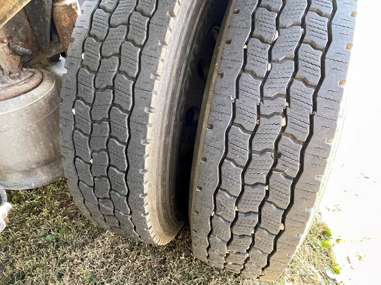 #1666-•-2019-freightliner-cascadia-semi-tractor-(title-in-delay)-image-55
