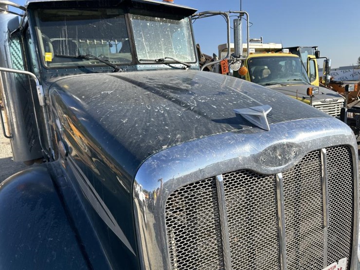 2009-peterbilt-386-image-13
