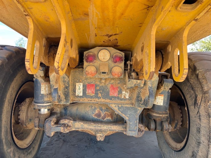 2014-komatsu-hm300-3-image-18