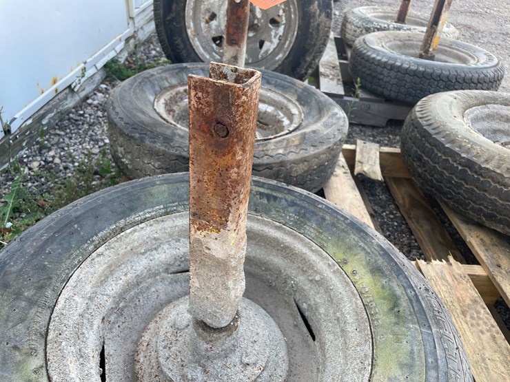 #1932-•-(2)-tires-image-2