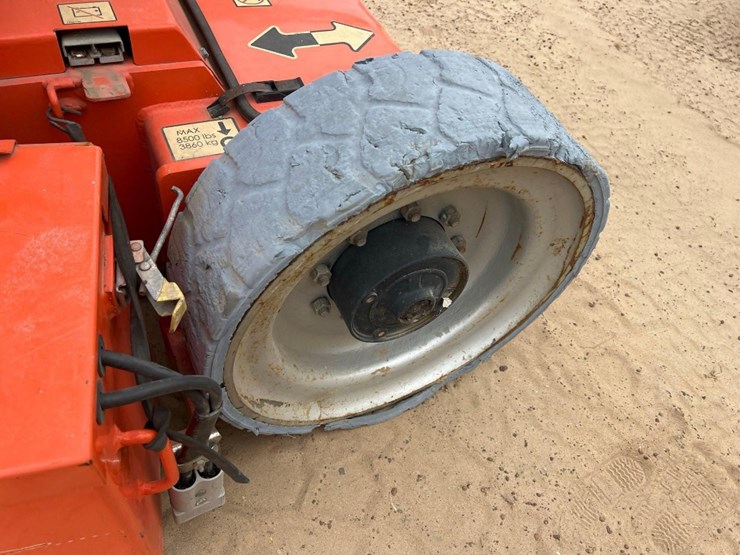 jlg-e300aj-image-18