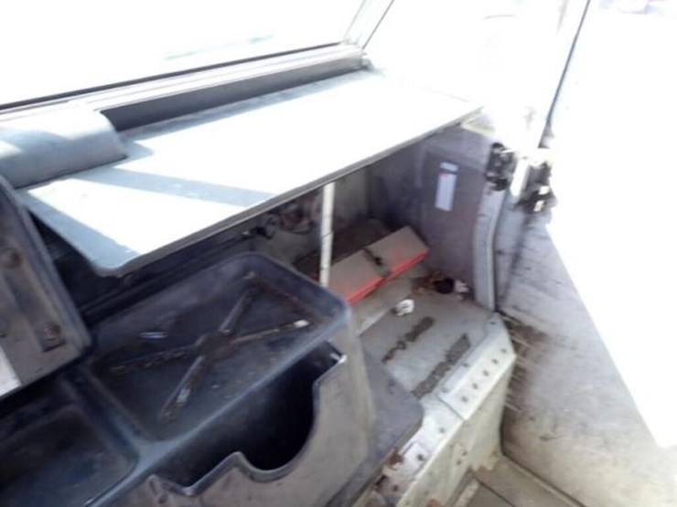 2012-freightliner-mt55-image-21