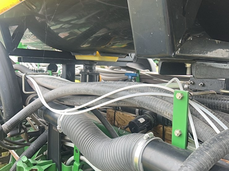 john-deere-16-image-30