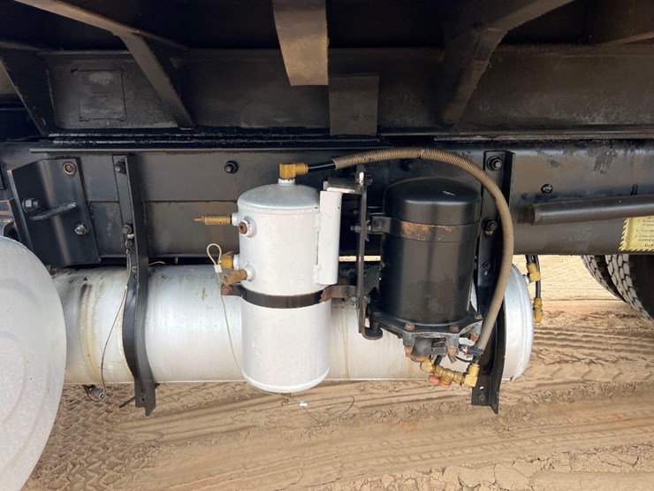 2002-mack-rd688s-image-10