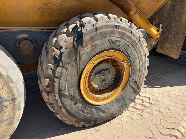 2014-komatsu-hm300-3-image-13