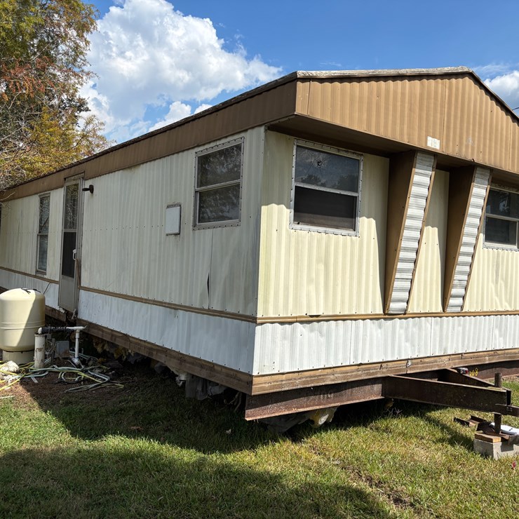 #208 • MOBILE HOME