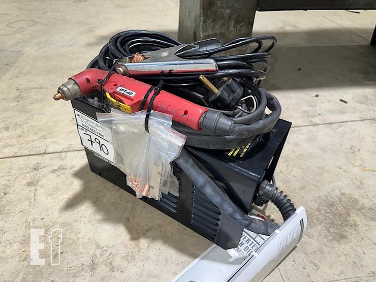 chicago-electric-plasma-cutter-image-2