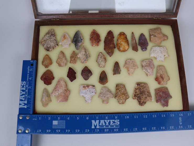#22-•-#4162-•-(30)-framed-native-american-artifacts-image-2