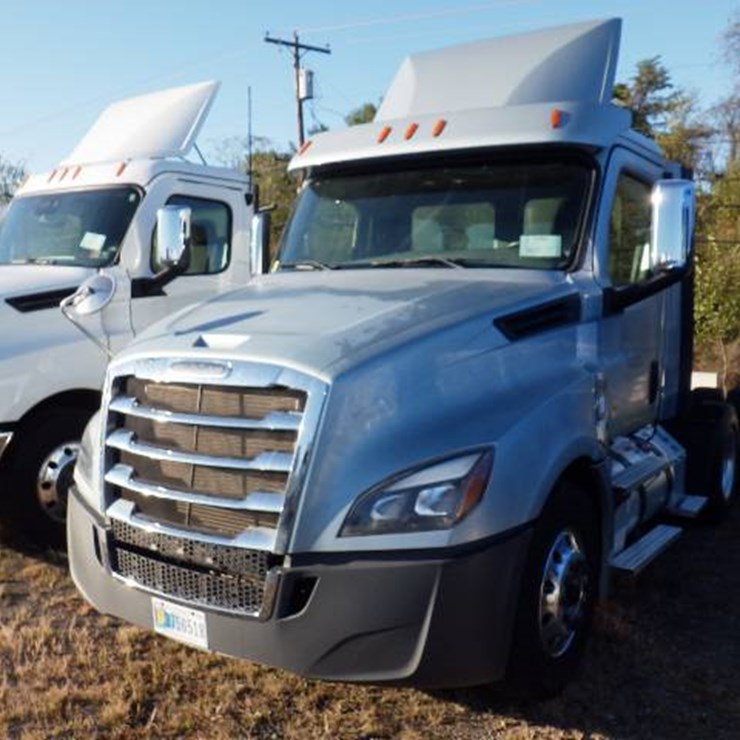 2020 FREIGHTLINER CASCADIA 126