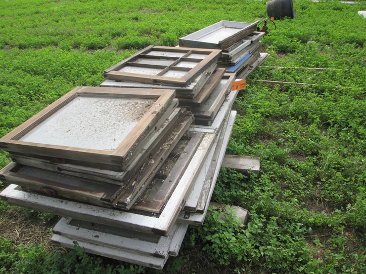#5061-•-(2)-pallets-of-windows-image-1