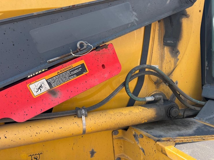 2018-deere-410l-image-12