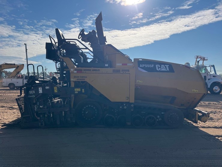 2017-caterpillar-ap-555f-image-5