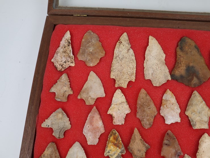 #61-•-#4167-•-(34)-framed-native-american-artifacts-image-3