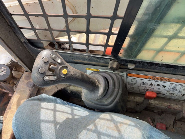 2008-bobcat-t300-image-24
