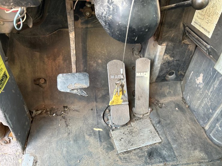 1993-mack-dm690s-image-67