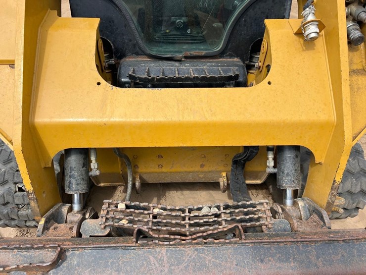 2018-caterpillar-259d-image-10