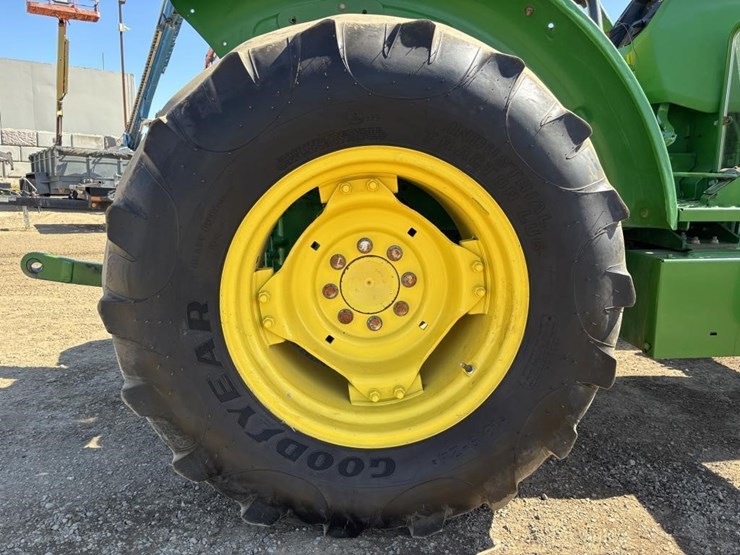 2018-john-deere-5075e-image-16