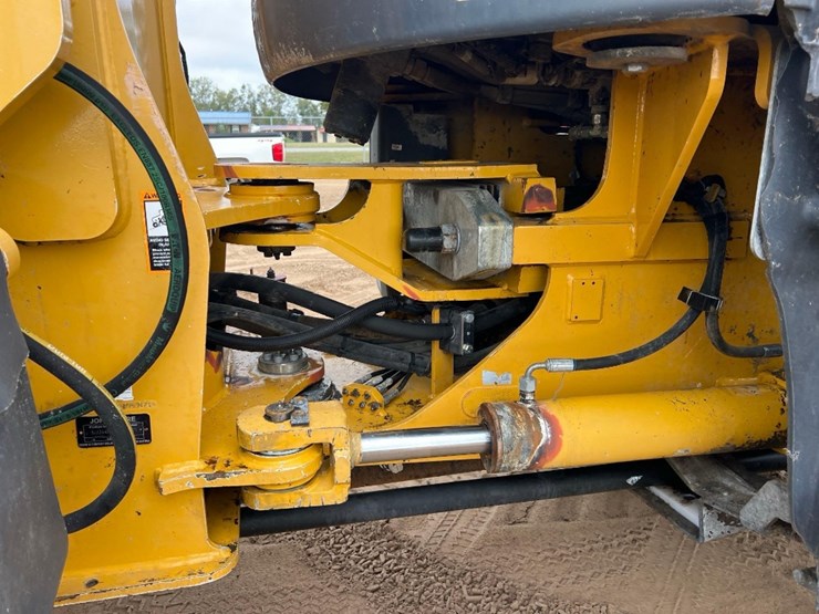 2018-deere-344l-image-13
