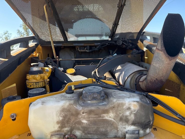2012-john-deere-329d-image-19