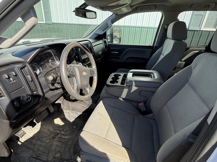 2017-chevrolet-silverado-2500hd-image-8