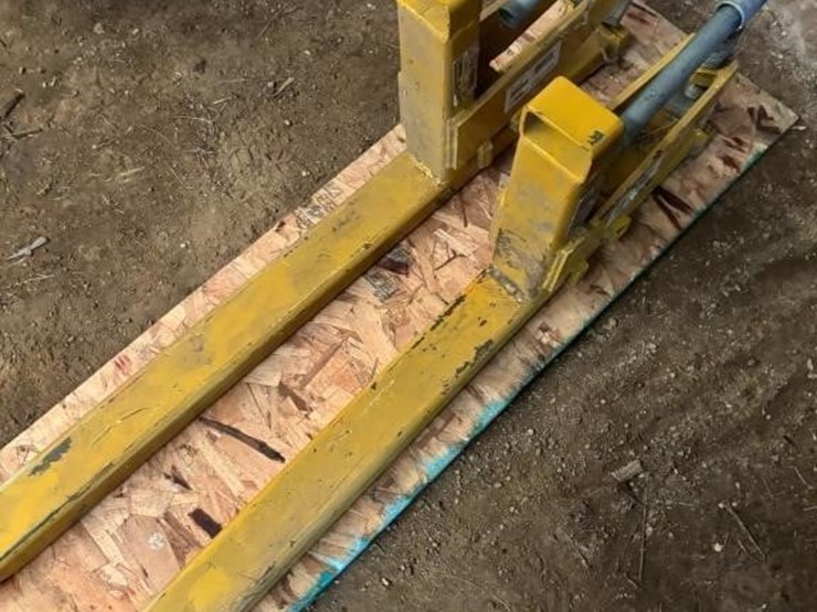 be-bucket-mount-pallet-forks-image-2