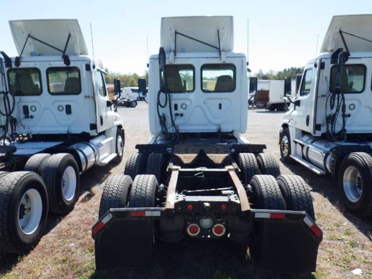 2019-freightliner-cascadia-125-image-6