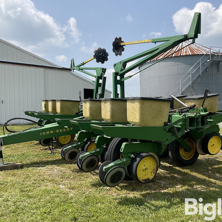 1981 JOHN DEERE 7000