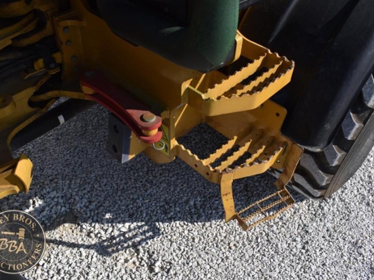2011-caterpillar-908h-image-31