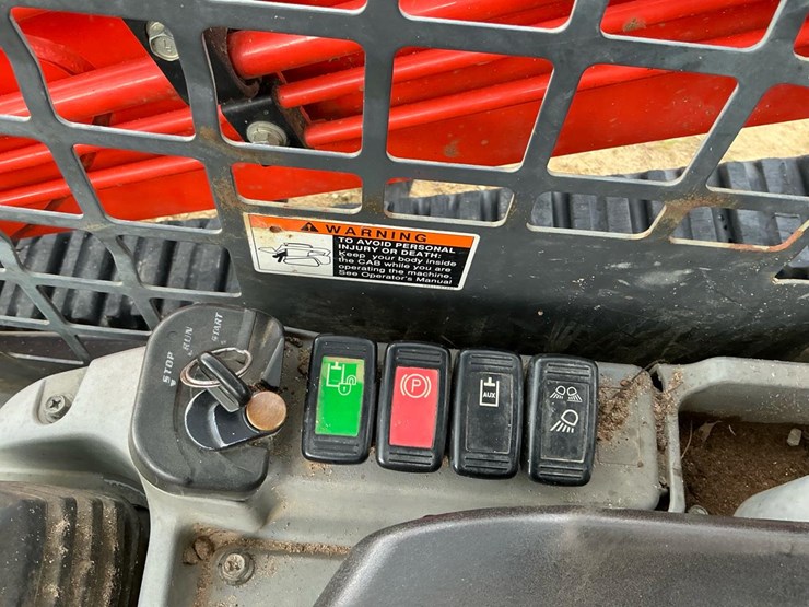 2012-kubota-svl75-image-40