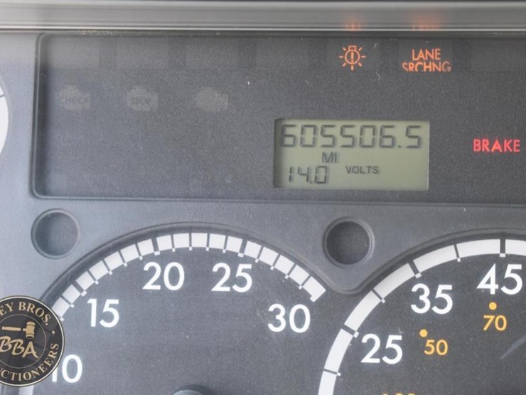 2015-freightliner-cascadia-125-image-17
