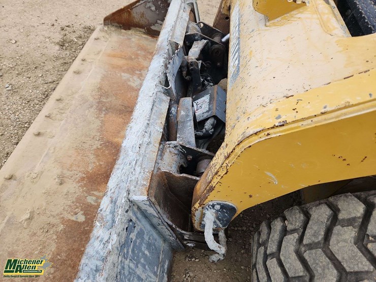2013-caterpillar-262c2-image-22