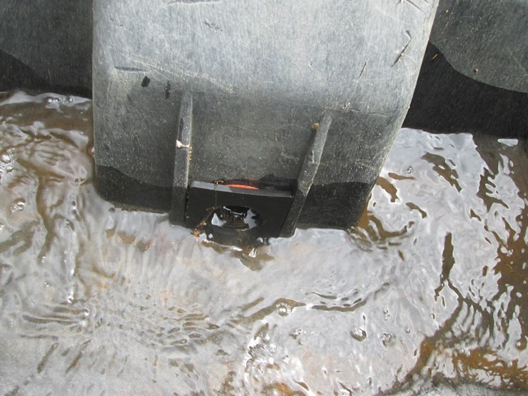 #5063-•-rubbermaid-water-tank-image-5
