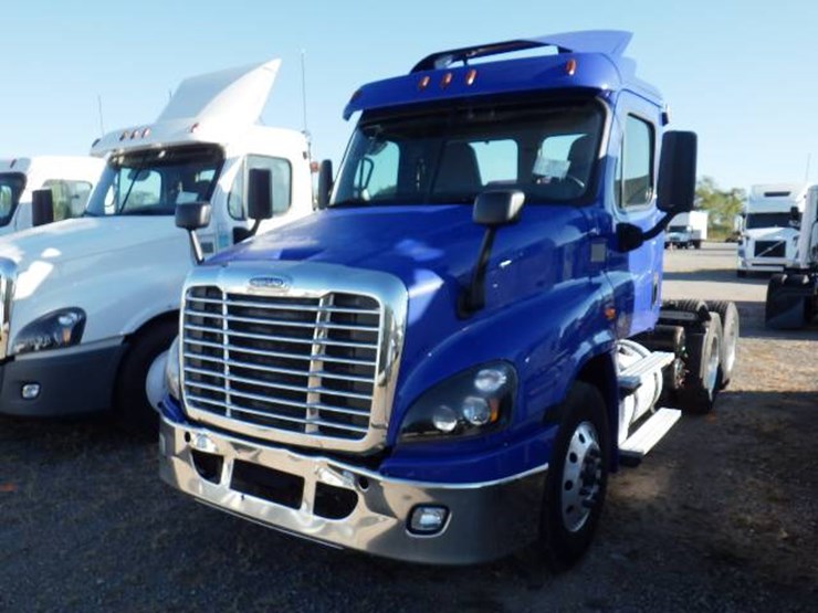 2019-freightliner-cascadia-125-image-1