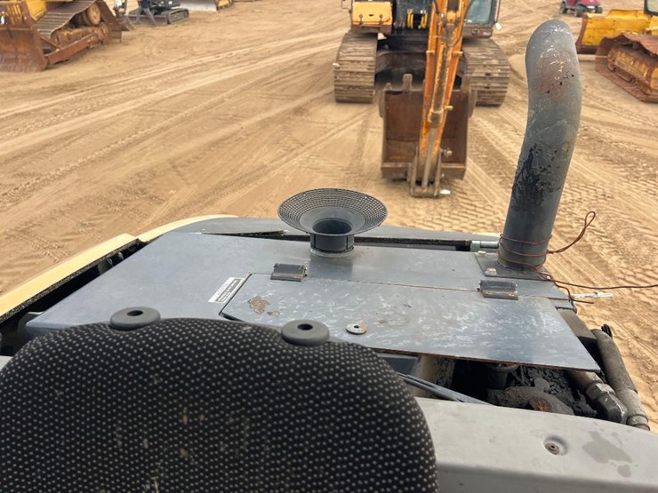 2018-deere-344l-image-34