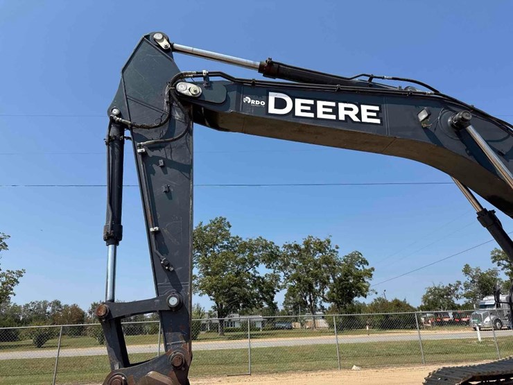 2017-deere-350g-lc-image-21