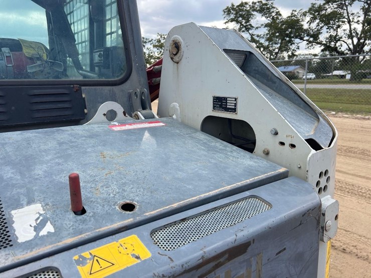 2019-takeuchi-tl8-image-23