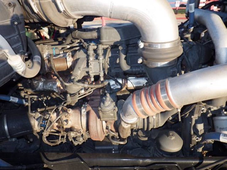 2023-kenworth-w990-image-15